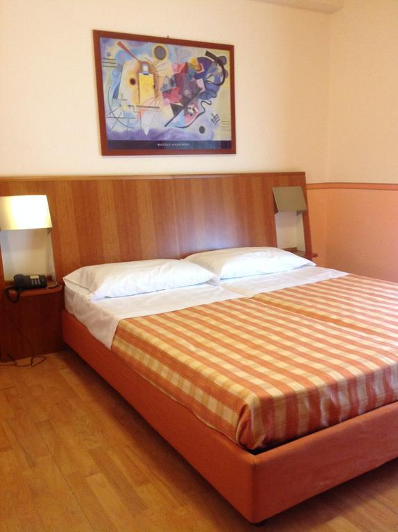 Hotel Romeo Torri Del Benaco Pokój zdjęcie