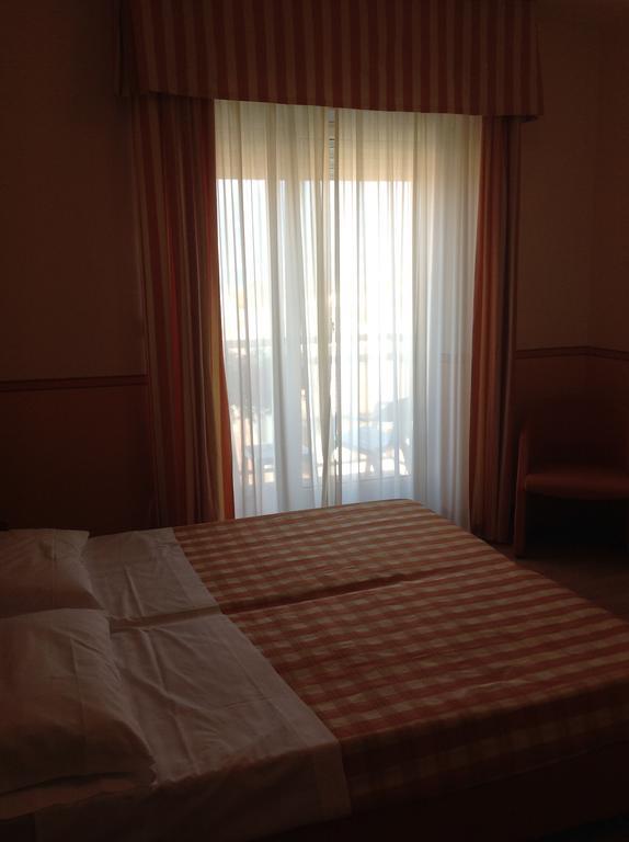 Hotel Romeo Torri Del Benaco Pokój zdjęcie