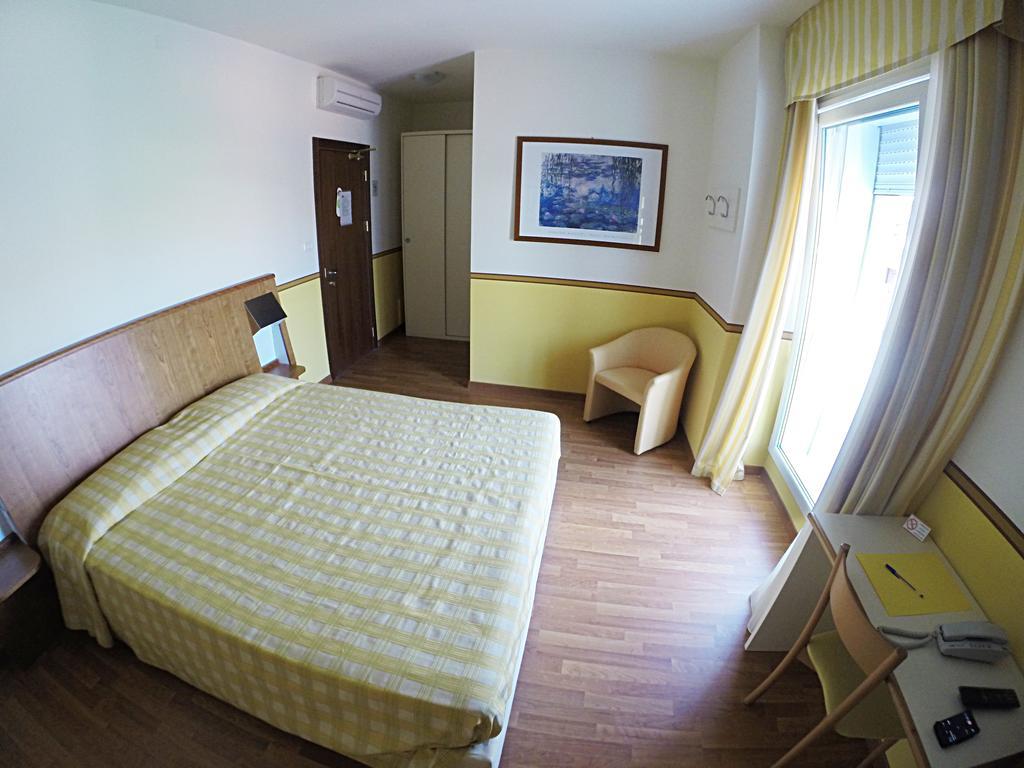 Hotel Romeo Torri Del Benaco Pokój zdjęcie